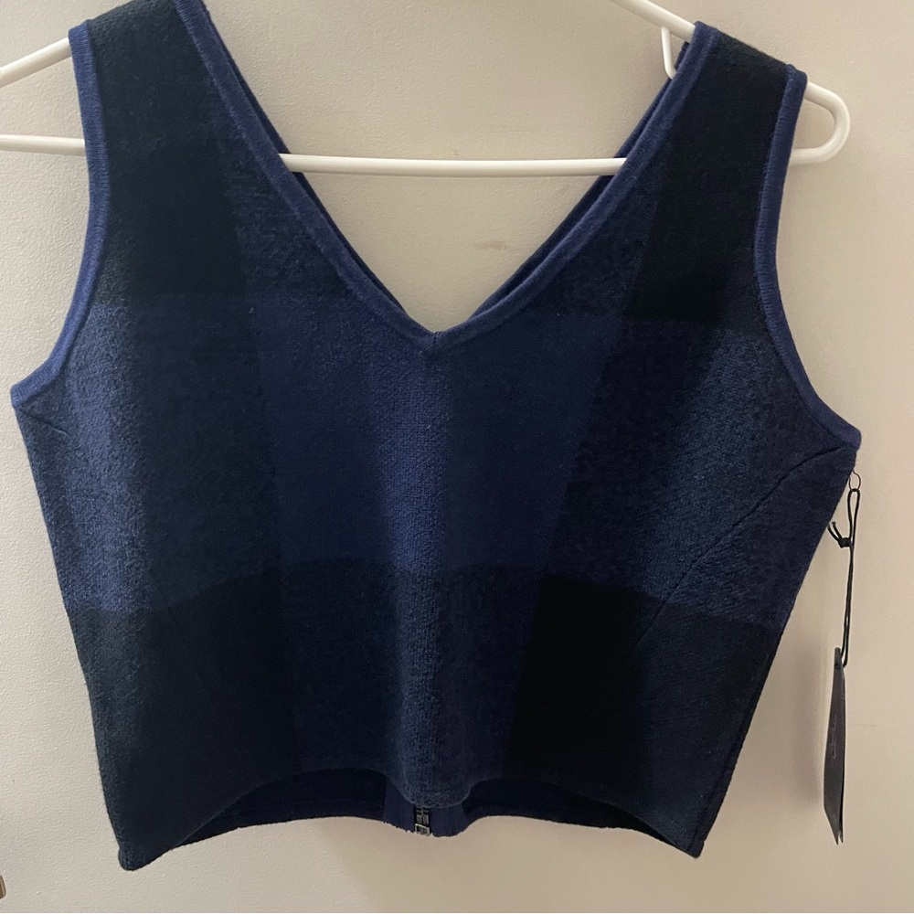 La Belle Roc Zippered Knit Crop Top